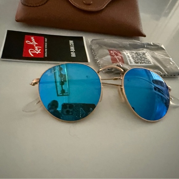 Ray-Ban Gold Frame Sunglasses with Blue Lenses - Picture 9 of 11